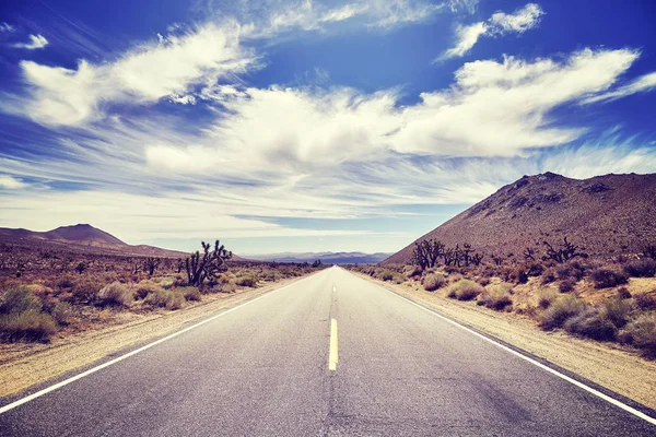 Picture of a deserted road, travel concept. — Stock Photo, Image