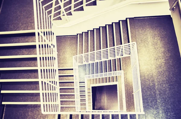 Looking down at a modern staircase. — Stock Photo, Image