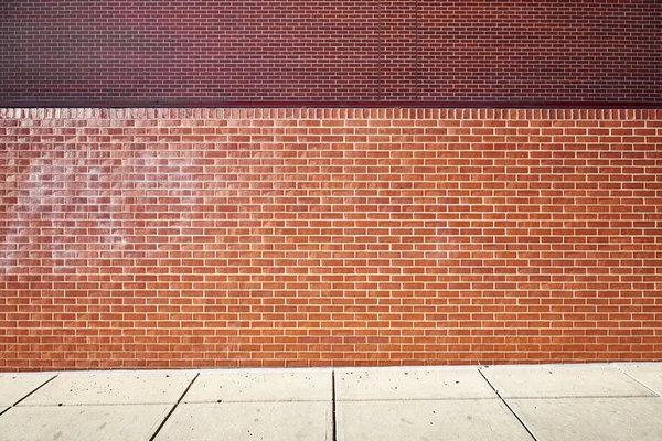 Brick wall and pavement, urban background — Stock Photo, Image