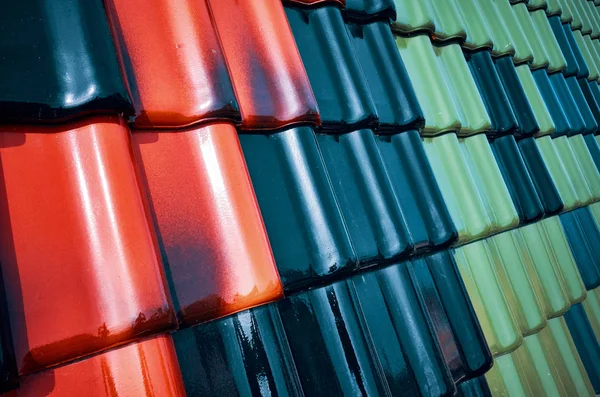 Kolorowe dachówki ceramiczne. — Zdjęcie stockowe