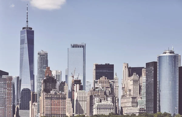 Foto retro tonificada da paisagem urbana de Manhattan, Nova York . — Fotografia de Stock