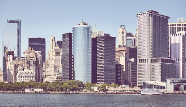 Retro toned foto van New York City waterfront, Usa — Stockfoto