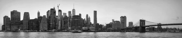 Nueva York skyline silueta al atardecer, EE.UU. . — Foto de Stock