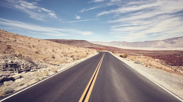 Desert road in Death Valley,  USA. — Stock Photo, Image
