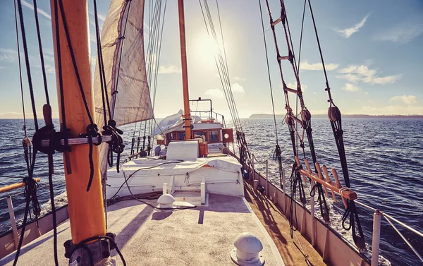 Antiguo velero al atardecer . — Foto de Stock