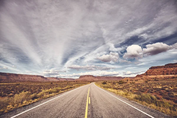 Scenic road in Canyonlands National Park, USA. — Stock Photo, Image