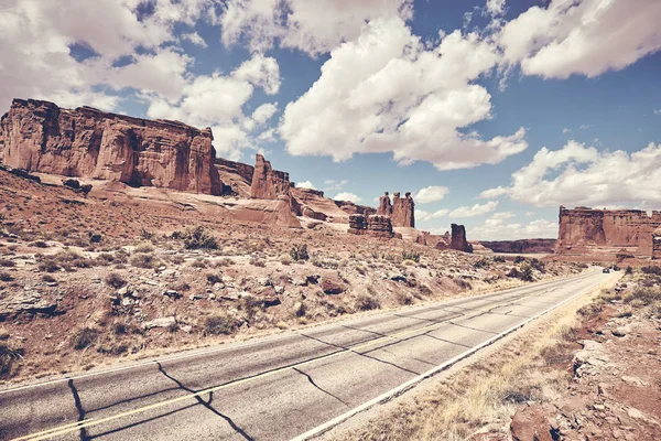 Scenic road in Arches National Park, USA. — Stock Photo, Image