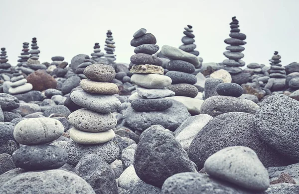 Pilhas Pedra Uma Praia Tonificação Cor Aplicada Foco Seletivo — Fotografia de Stock