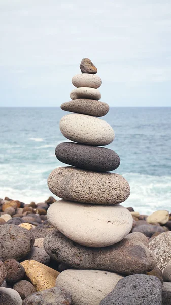 Сбалансированная Каменная Стопка Пляже Выборочное Фокусирование — стоковое фото