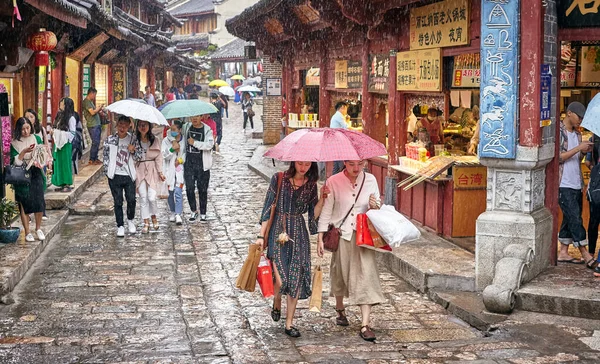 Lijiang China September 2017 Menschen Auf Den Straßen Der Altstadt — Stockfoto