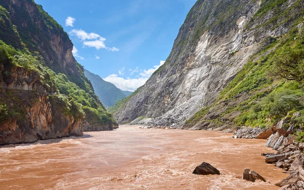 Acque Agitate Presso Tiger Leaping Gorge Uno Dei Canyon Fluviali — Foto Stock