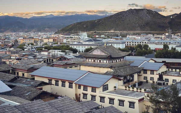 Shangri Silueti Alacakaranlıkta Diqing Tibet Özerk Bölgesi Çin — Stok fotoğraf