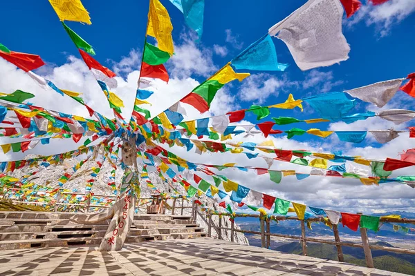 Szczyt Śnieżnej Góry Shika 4500 Metrów Nad Poziomem Morza Buddyjskimi — Zdjęcie stockowe