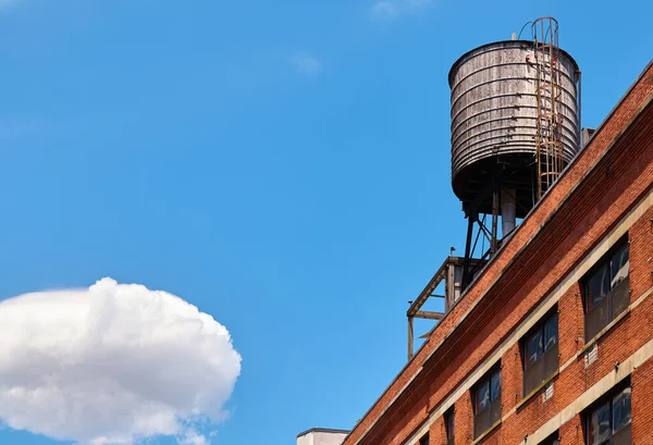 Rooftop Water Tank Sunny Day One Symbols New York City — Stock Photo, Image