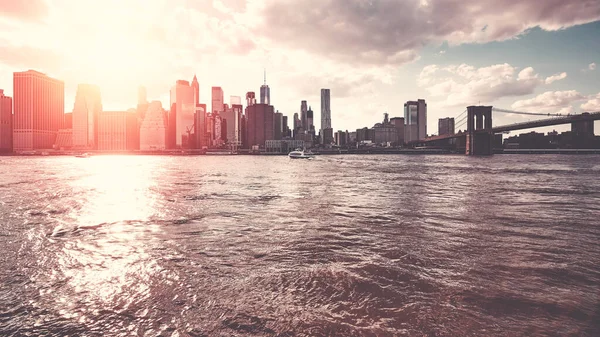 Skyline New York City Vanaf Brooklyn Bij Zonsondergang Kleurtoon Toegepast — Stockfoto