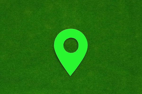 緑色の背景に位置記号 ナビゲーション — ストック写真