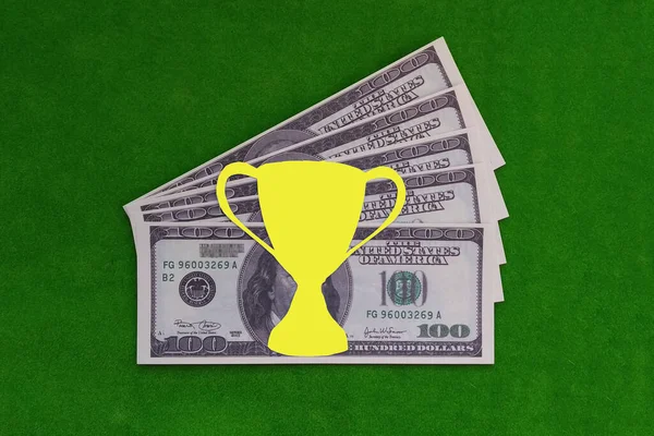 Sports Cup Amarelo Notas Dólar Americano Fundo Verde Vitória Avanço — Fotografia de Stock