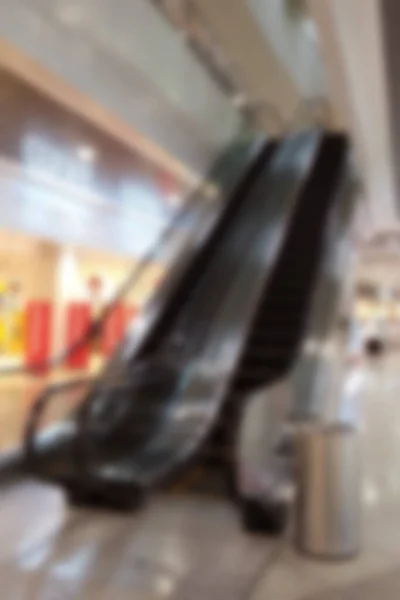 购物中心自动扶梯楼梯的背景模糊不清 大型超级市场 — 图库照片