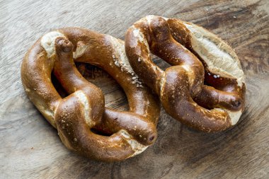 Tahtada Alman sodyum krakerleri