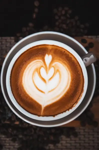 Closeup Koffie Latte Art Verlof Van Verse Melk Schuim Aan — Stockfoto