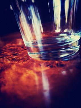 Cam ve işlemeli ahşap arka plan