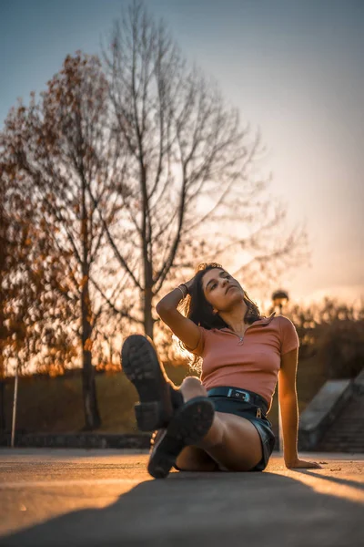 Pôr Sol Retrato Bela Jovem Parque Outono — Fotografia de Stock