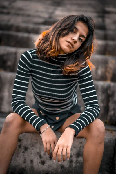 City Portrait Beautiful Young Woman Amphitheatre — Stock Photo, Image