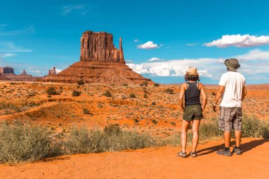  Monument Valley Ulusal Parkı, Utah, Usa 'daki çift