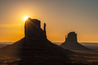 Monument Valley Ulusal Parkı 'nın gün batımı manzarası, Usa