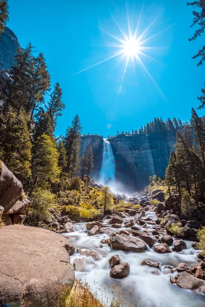 Vue Imprenable Sur Les Chutes Vernal Dans Parc National Yosemite — Photo