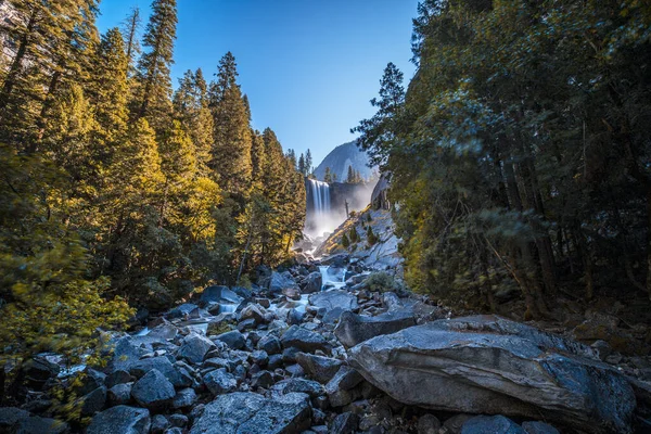 Agua Que Baja Vernal Falls Yosemite California Estados Unidos — Foto de Stock