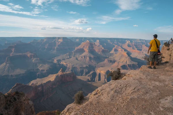 Man Posing Grand Canyon National Park Arizona Usa — kuvapankkivalokuva