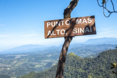 Yojoa Gölü üzerindeki Cerro Azul Meambar Ulusal Parkı 'ndan (Panacam) Sina, Honduras