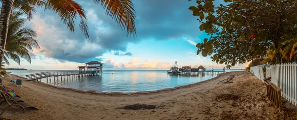 Panoráma Sunrise Sandy Bay Beach Roatan Island Honduras — Stock Fotó