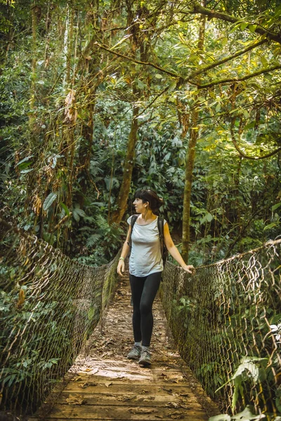 Femme Sur Pont Dans Parc National Cerro Azul Meambar Panacam — Photo