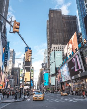 New York, ABD - 5 Ocak 2020: New York 'taki ünlü Times Meydanı