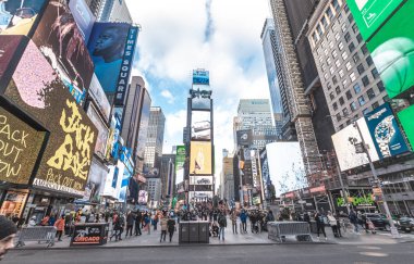 New York, ABD - 5 Ocak 2020: New York 'taki ünlü Times Meydanı