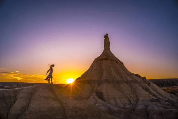 Mladá Krásná Žena Poušti Bardenas Reales Navarra Španělsko — Stock fotografie