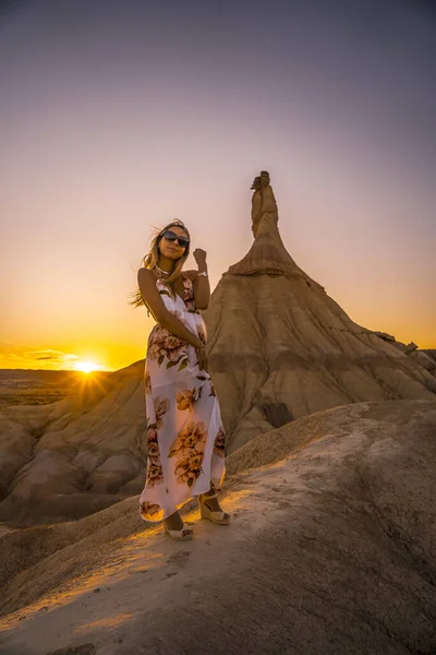 Mladá Krásná Žena Poušti Bardenas Reales Navarra Španělsko — Stock fotografie