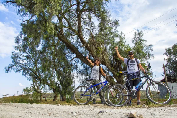 Couple Bicycles Naivasha Hells Gate National Park Kenya — 图库照片