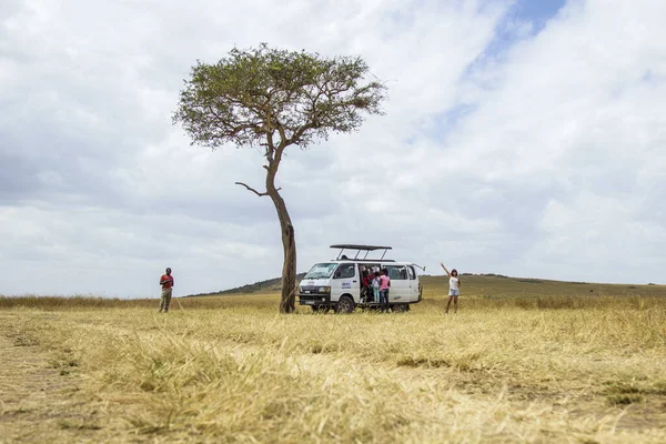 Masai Mara Kenya August 2018 Group Tourists Prepared Picking Tree — Stock fotografie