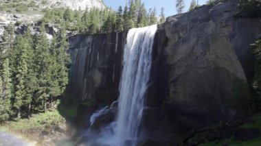 Yosemite Ulusal Parkı, Kaliforniya, ABD 'deki Vernal Falls' un inanılmaz manzarası