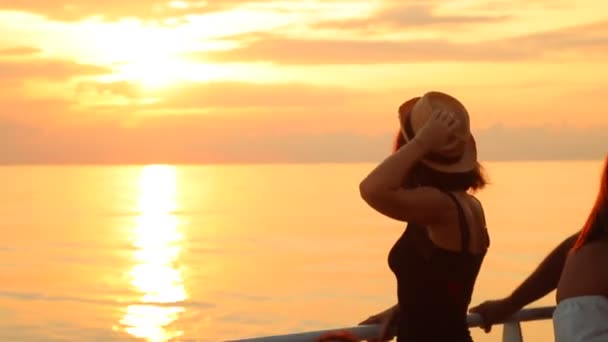 Roatan Honduras Janvier 2020 Touristes Observant Coucher Soleil Sur Mer — Video