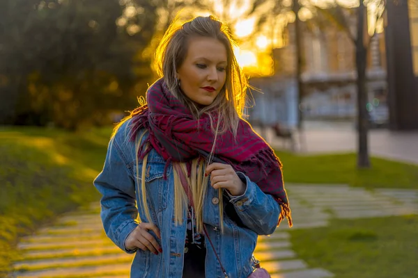 Street Portrait Young Blonde Woman Sunset — Stock Photo, Image