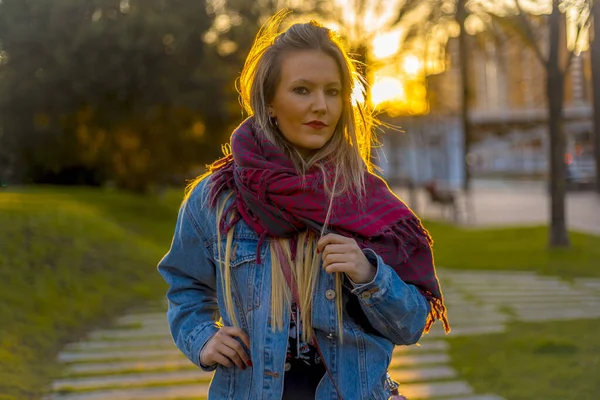 Street Portrait Young Blonde Woman Sunset — Stock Photo, Image