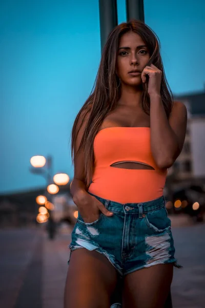 Retrato Moda Atraente Jovem Mulher Praia Zarautz Vista Pôr Sol — Fotografia de Stock