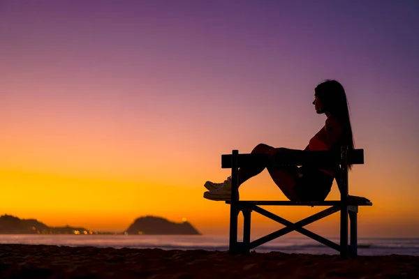 Retrato Moda Atraente Jovem Mulher Praia Zarautz Vista Pôr Sol — Fotografia de Stock