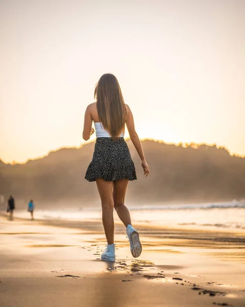 Retrato Moda Una Joven Atractiva Playa Zarautz —  Fotos de Stock