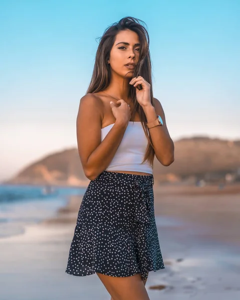 Retrato Moda Mulher Jovem Atraente Praia Zarautz — Fotografia de Stock
