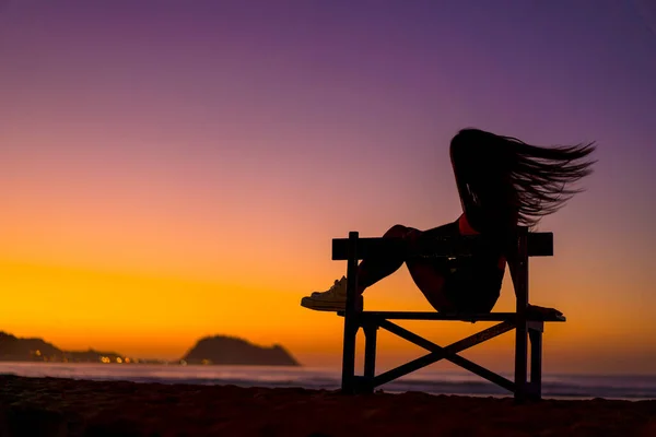 Muoti Muotokuva Houkutteleva Nuori Nainen Rannalla Zarautz Auringonlasku Näkymä — kuvapankkivalokuva